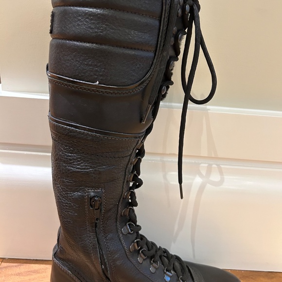 Burberry winter boots - Picture 2 of 6